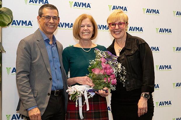 Dr. Sheilah Robertson (center) accepts the AVMA Animal Welfare Award. 